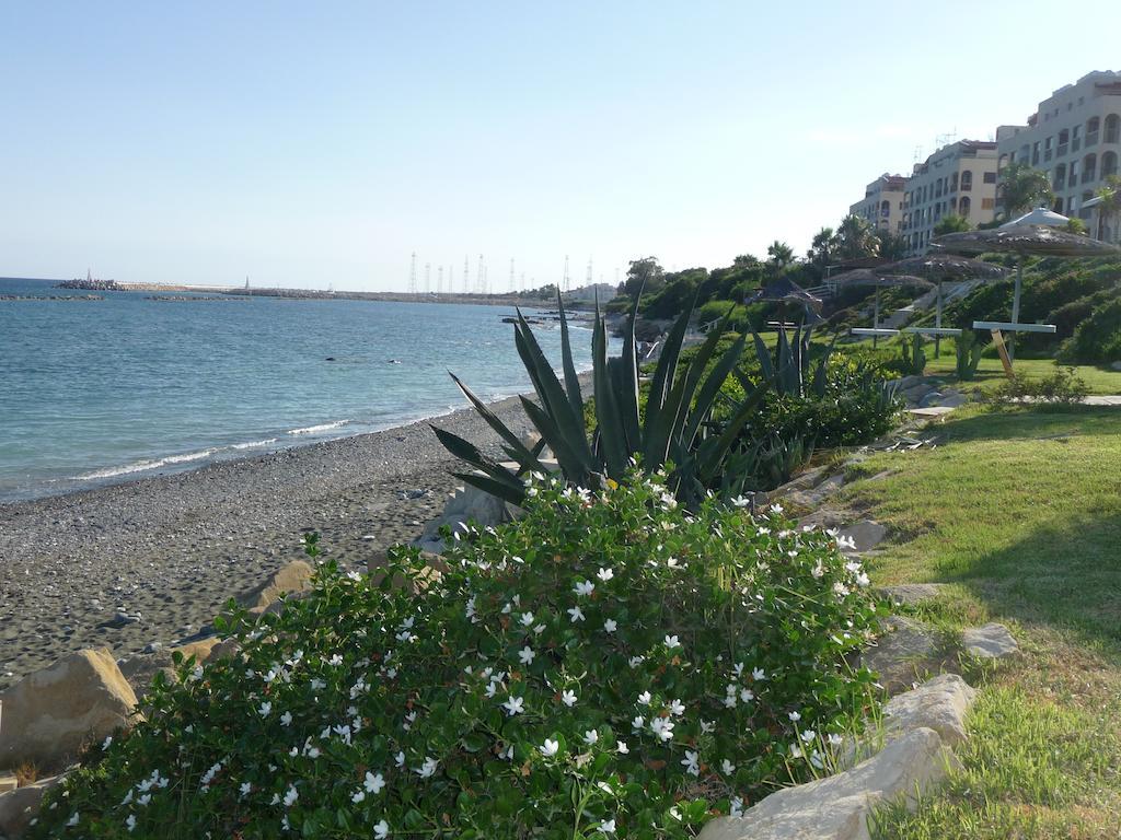 Zygi Beachfront Villa Екстериор снимка
