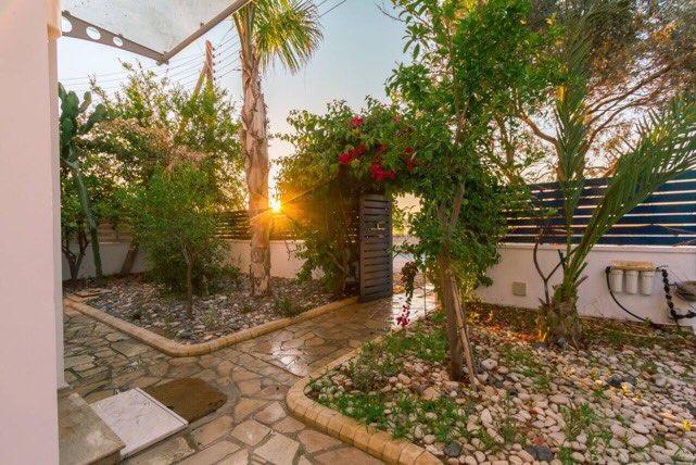 Zygi Beachfront Villa Екстериор снимка